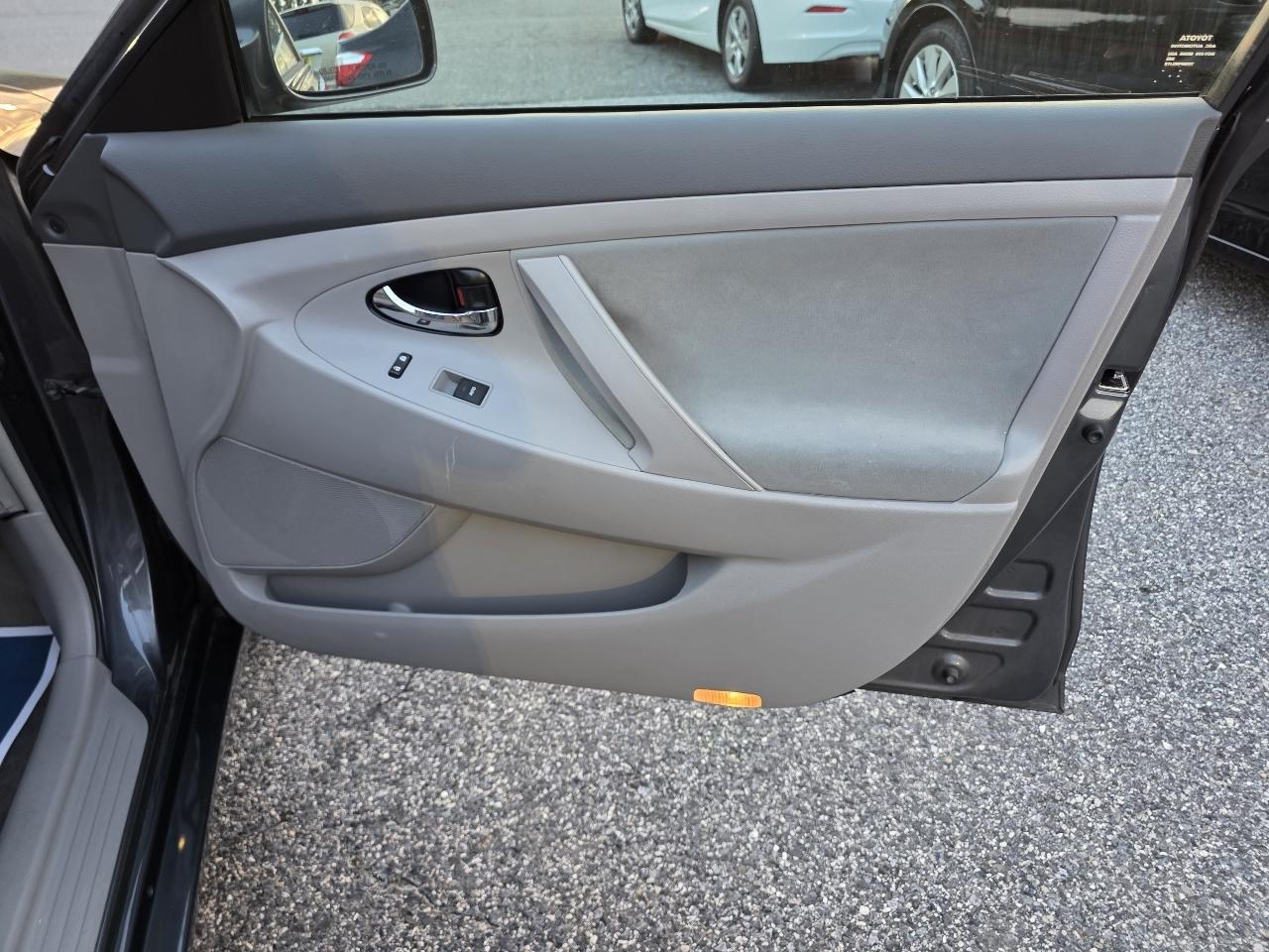 Toyota Camry Base 6-Spd AT 2011