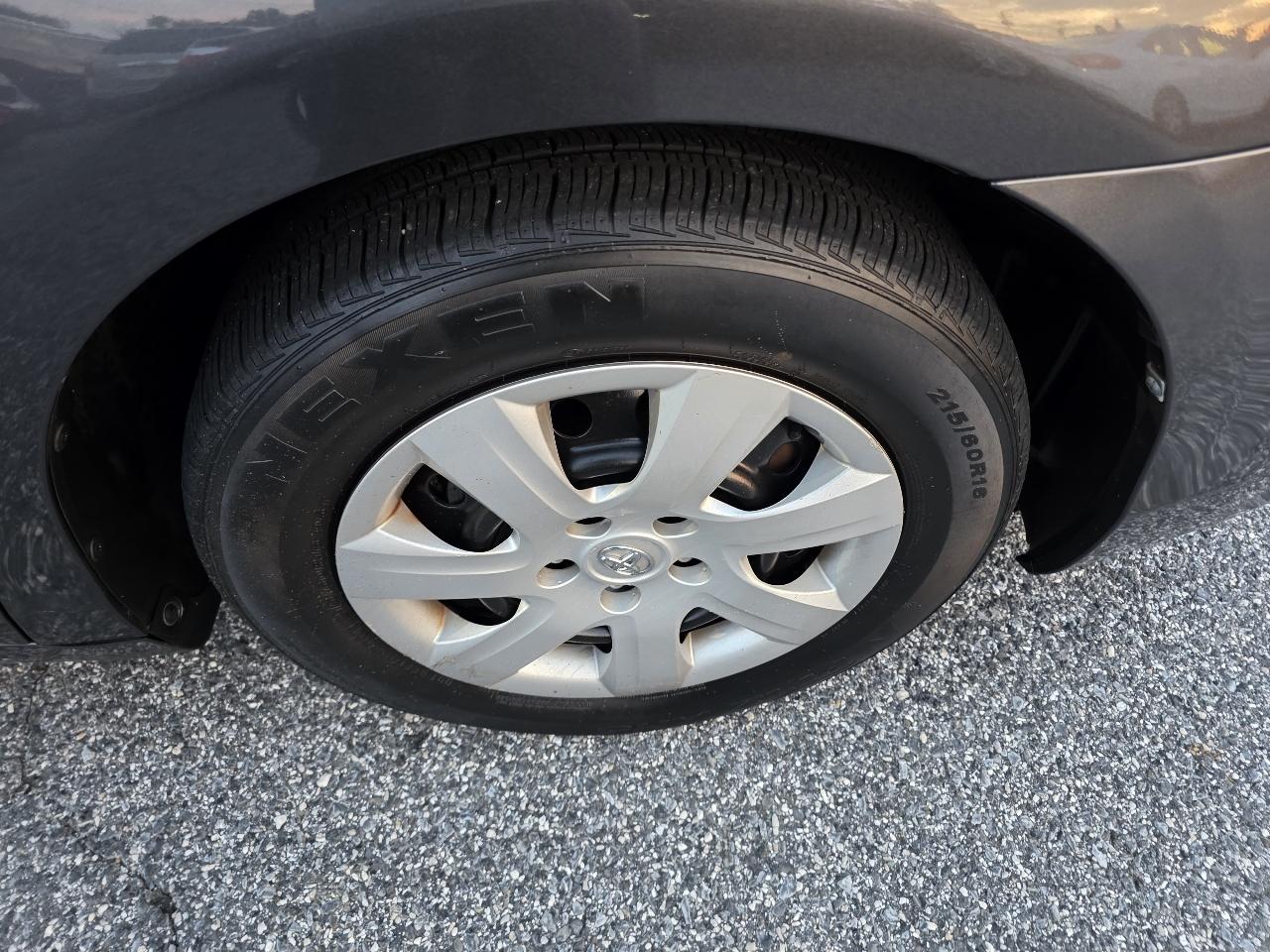 Toyota Camry Base 6-Spd AT 2011