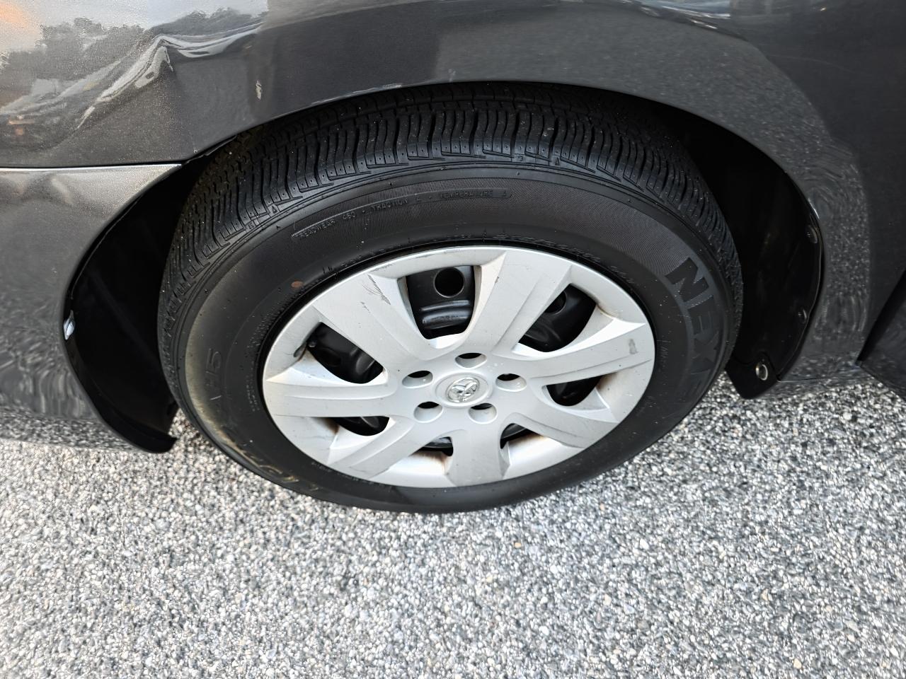 Toyota Camry Base 6-Spd AT 2011