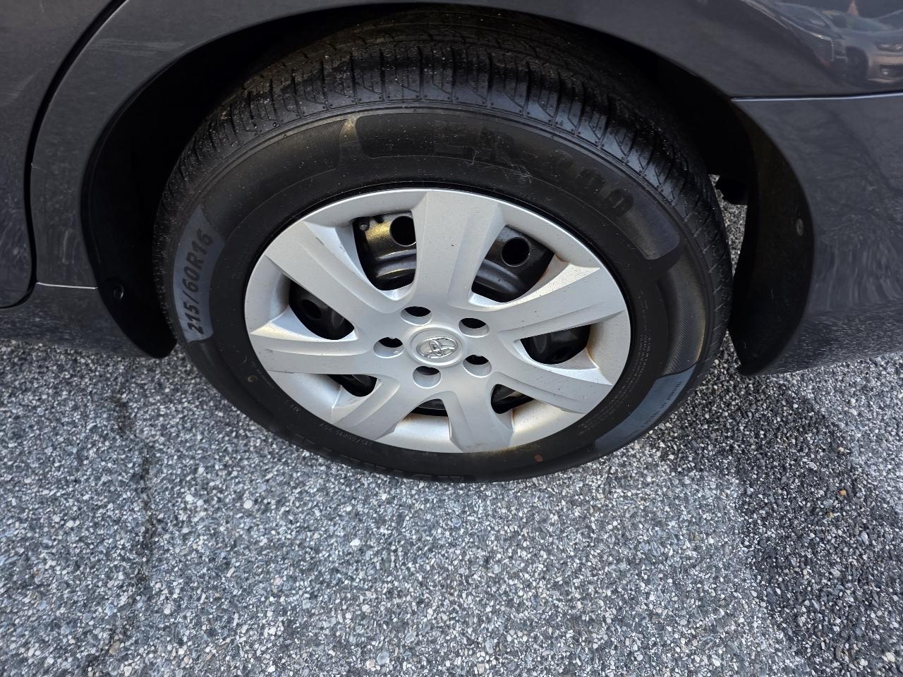 Toyota Camry Base 6-Spd AT 2011