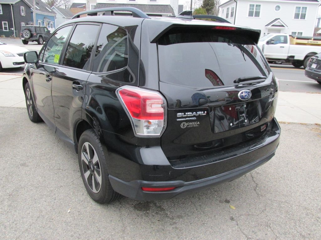 2018 Subaru Forester 2.5i Premium photo 2