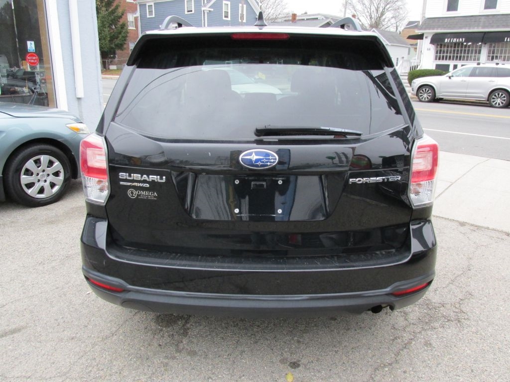 2018 Subaru Forester 2.5i Premium photo 3