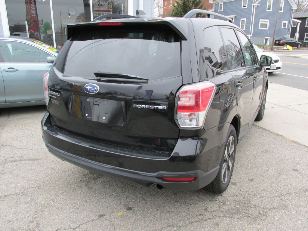 2018 Subaru Forester 2.5i Premium photo 4