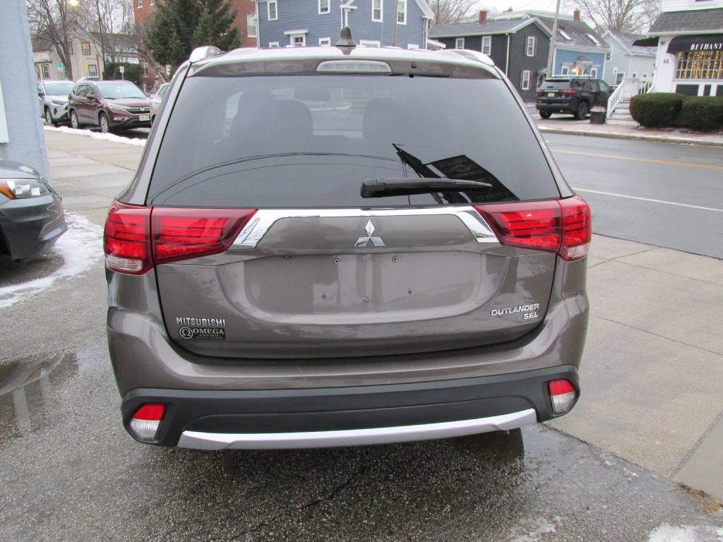 Mitsubishi Outlander  2018