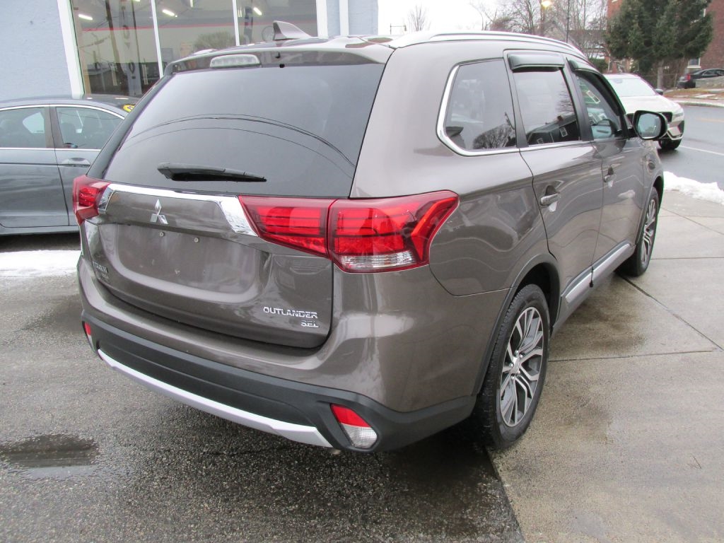 Mitsubishi Outlander  2018