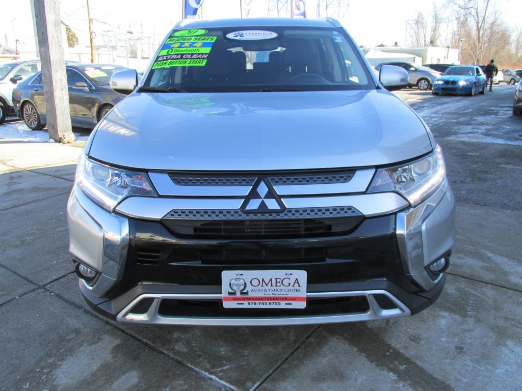 Mitsubishi Outlander  2020