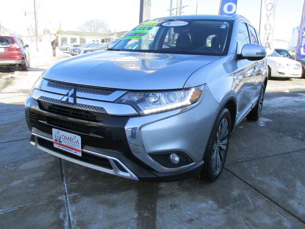 Mitsubishi Outlander  2020