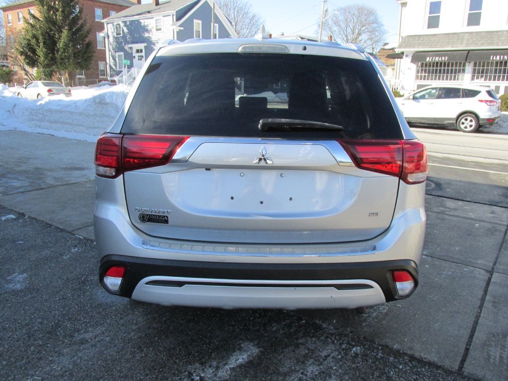 Mitsubishi Outlander  2020