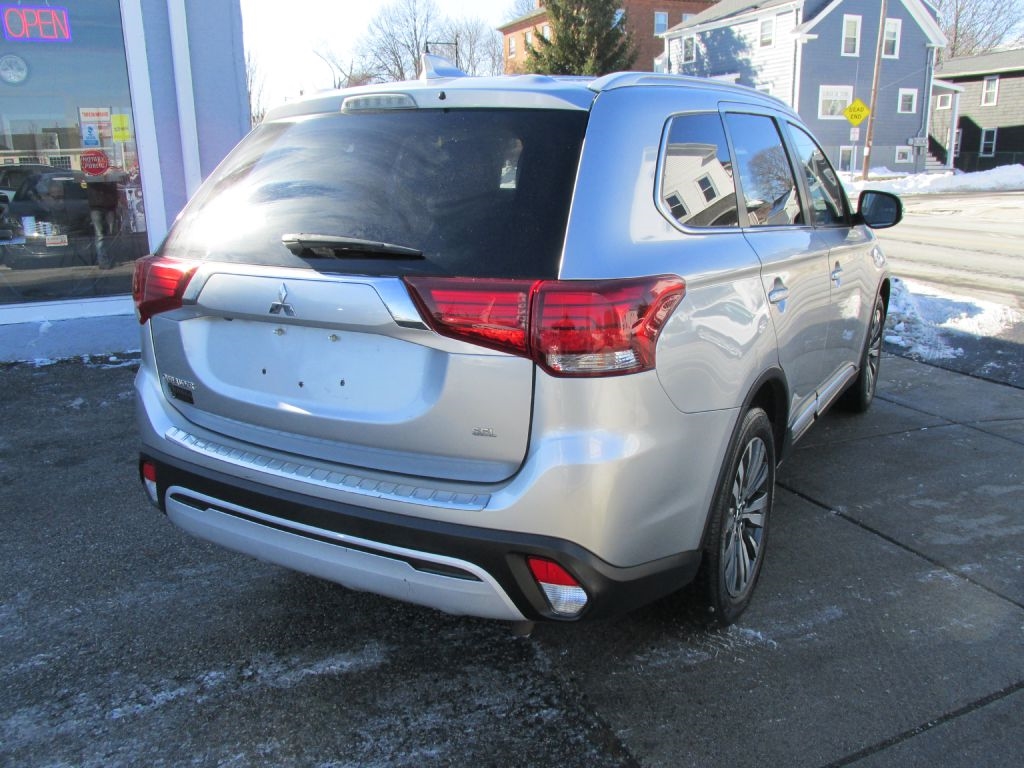 Mitsubishi Outlander  2020