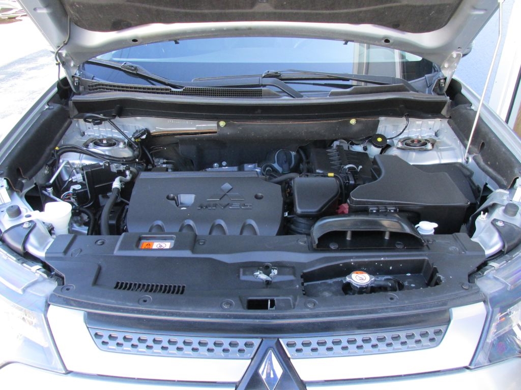 Mitsubishi Outlander  2020