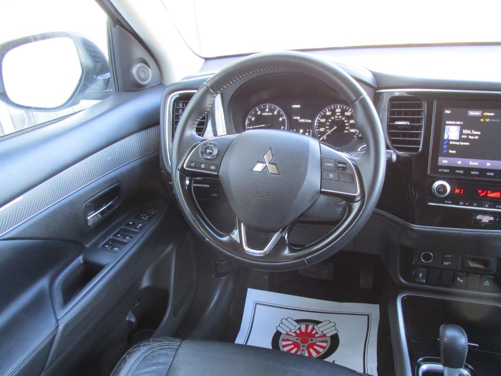 Mitsubishi Outlander  2020