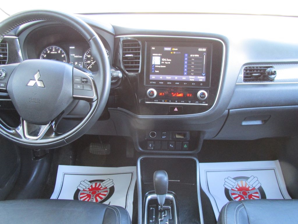 Mitsubishi Outlander  2020