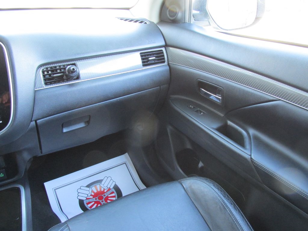 Mitsubishi Outlander  2020