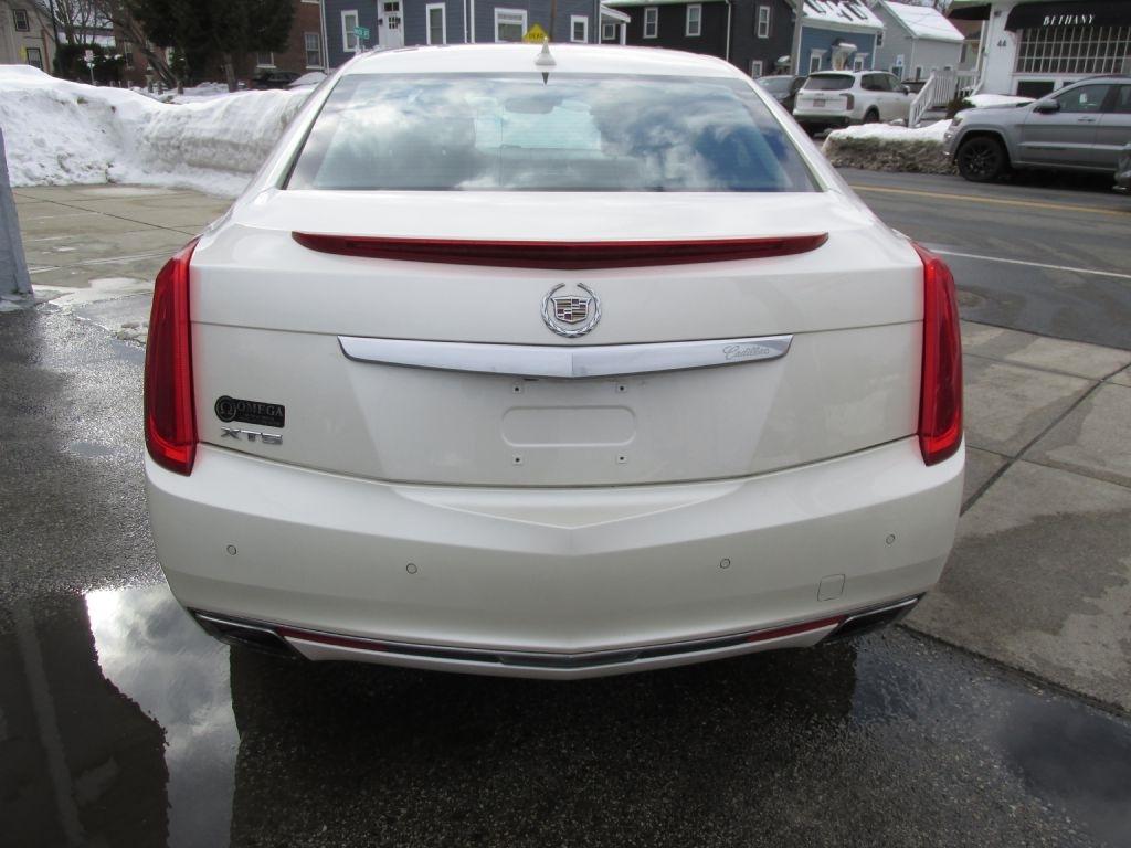 Cadillac XTS  2013