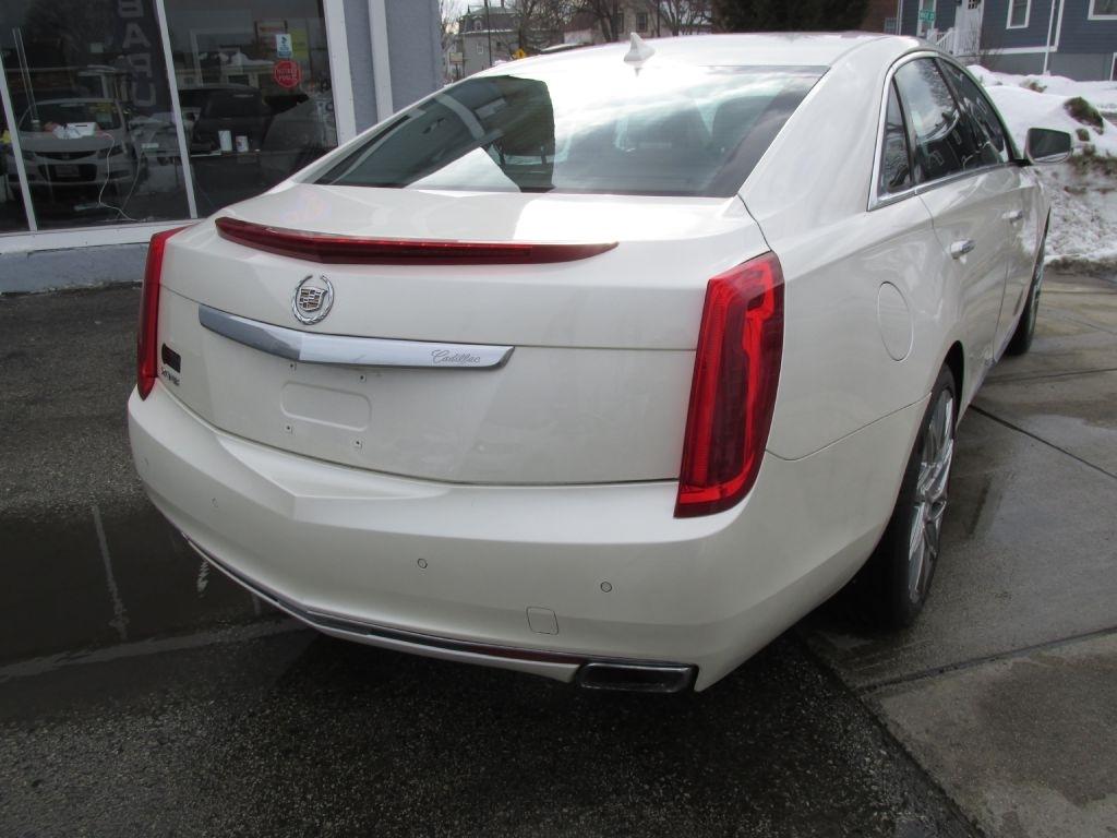 Cadillac XTS  2013