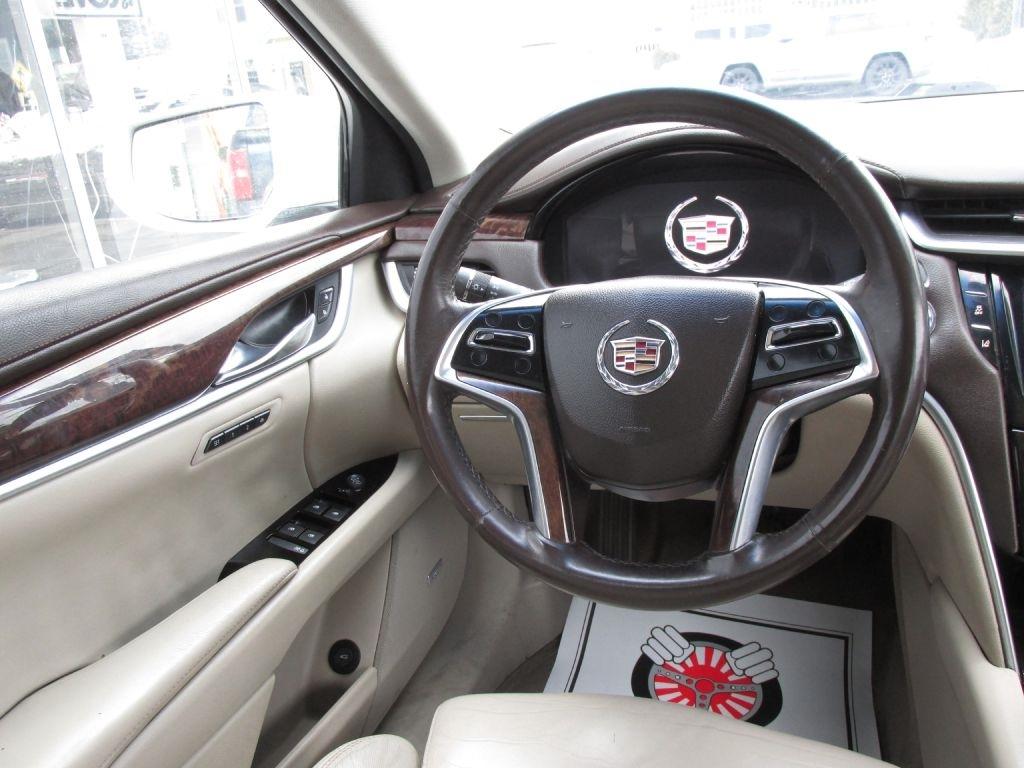 Cadillac XTS  2013