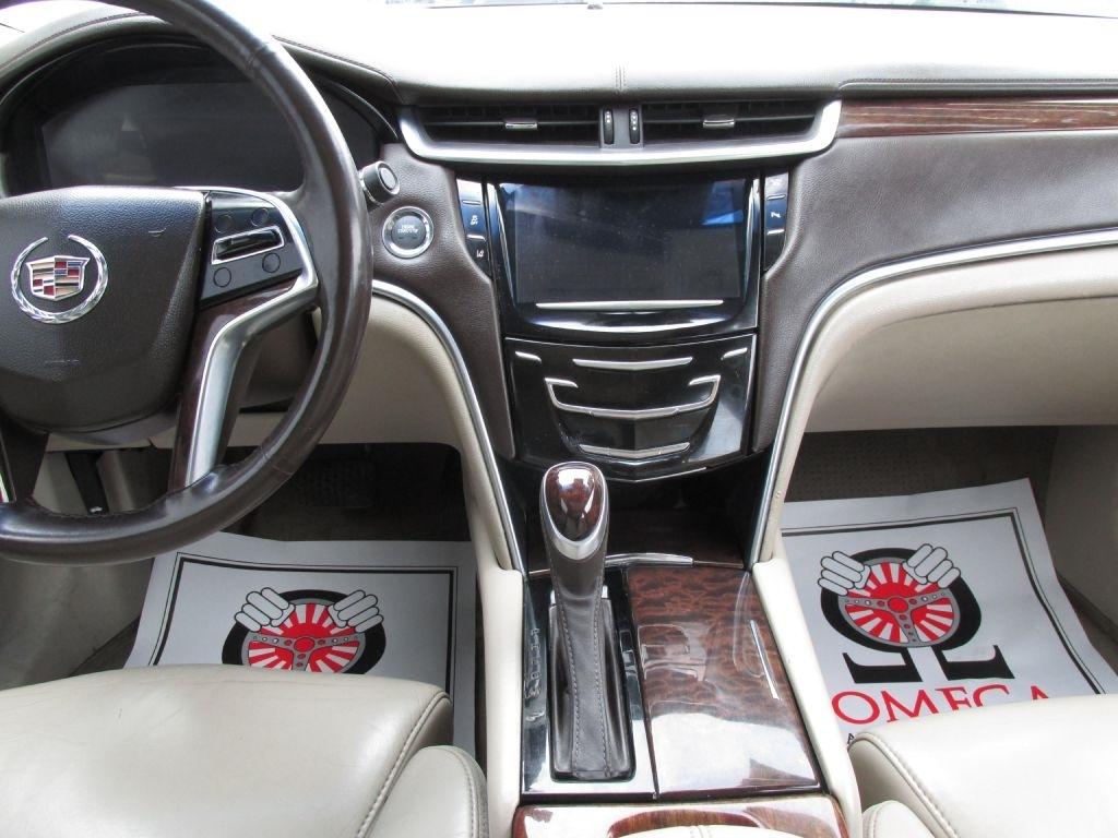 Cadillac XTS  2013