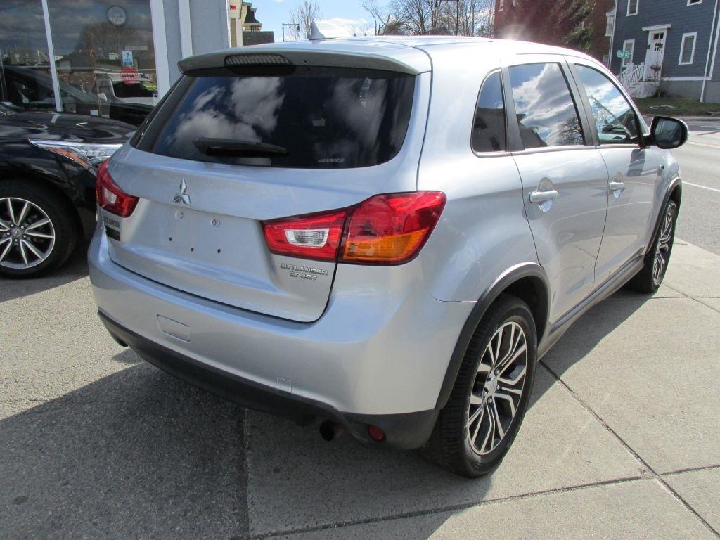 Mitsubishi Outlander Sport  2017