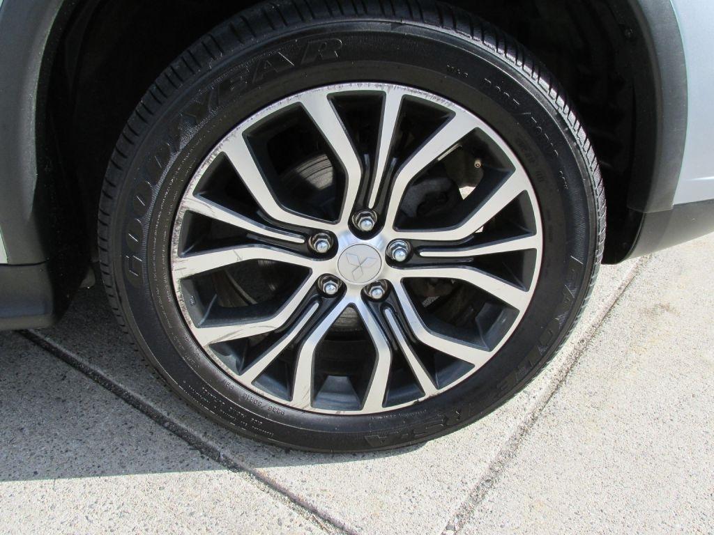 Mitsubishi Outlander Sport  2017