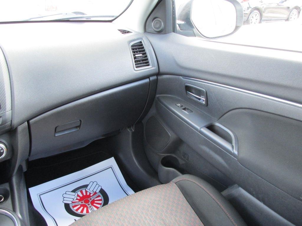 Mitsubishi Outlander Sport  2017