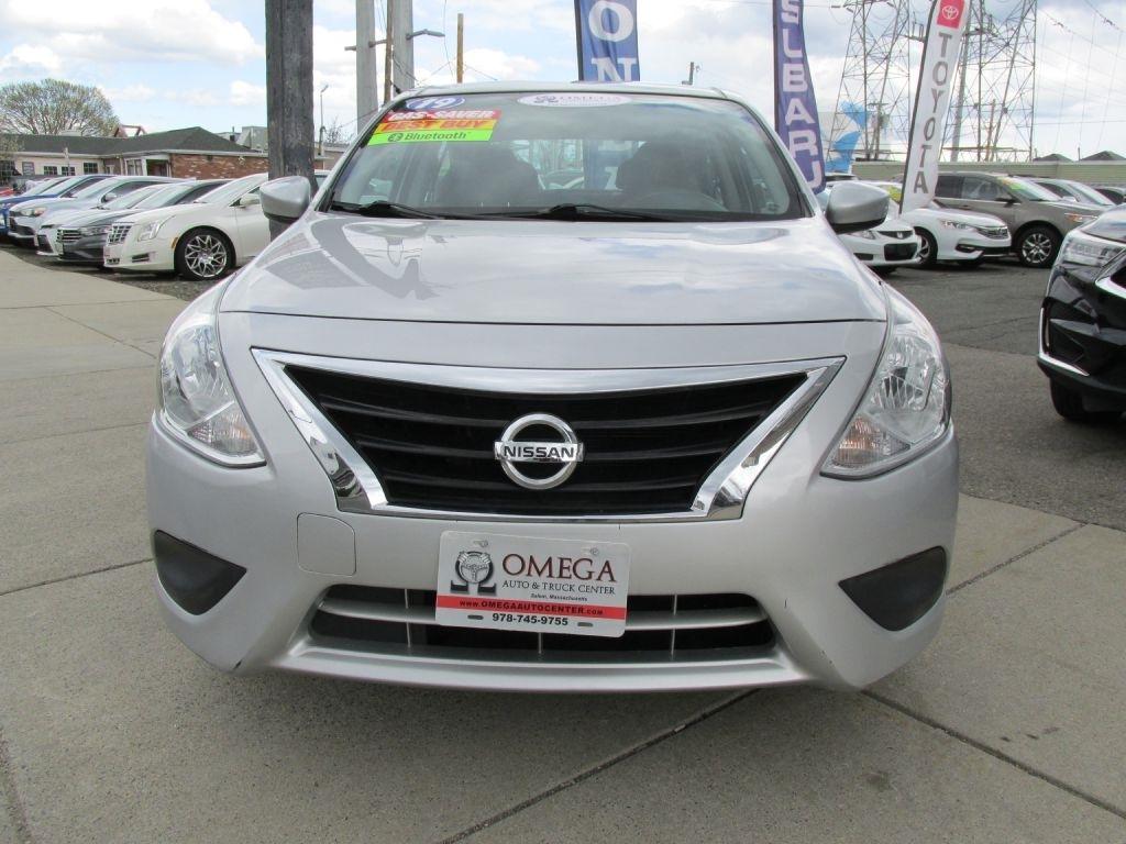 Nissan Versa  2019