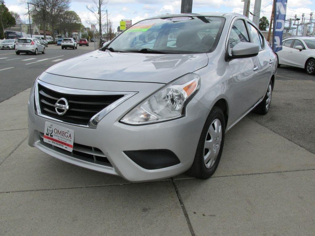 Nissan Versa  2019