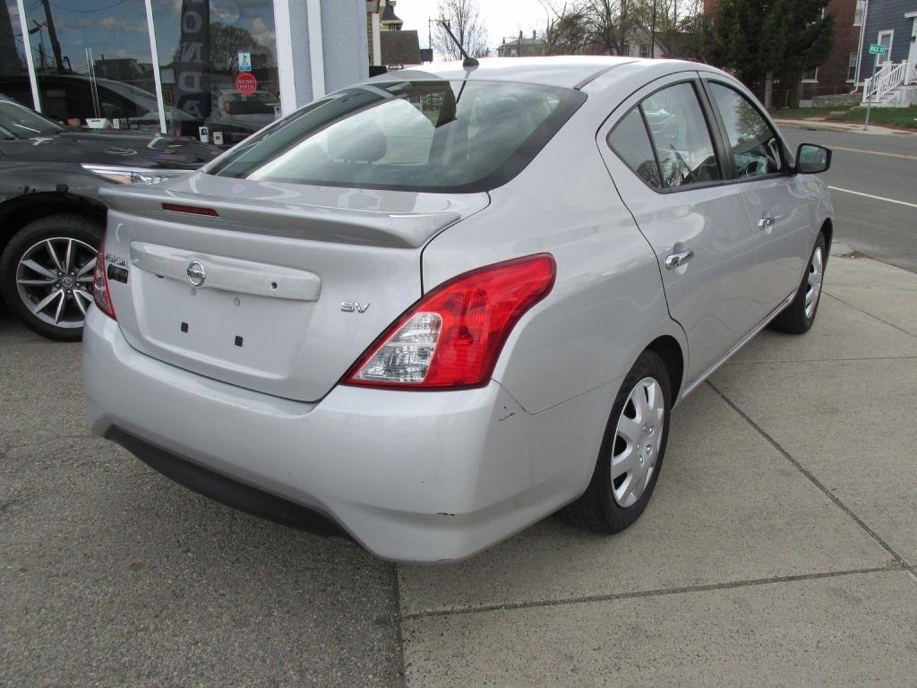 Nissan Versa  2019