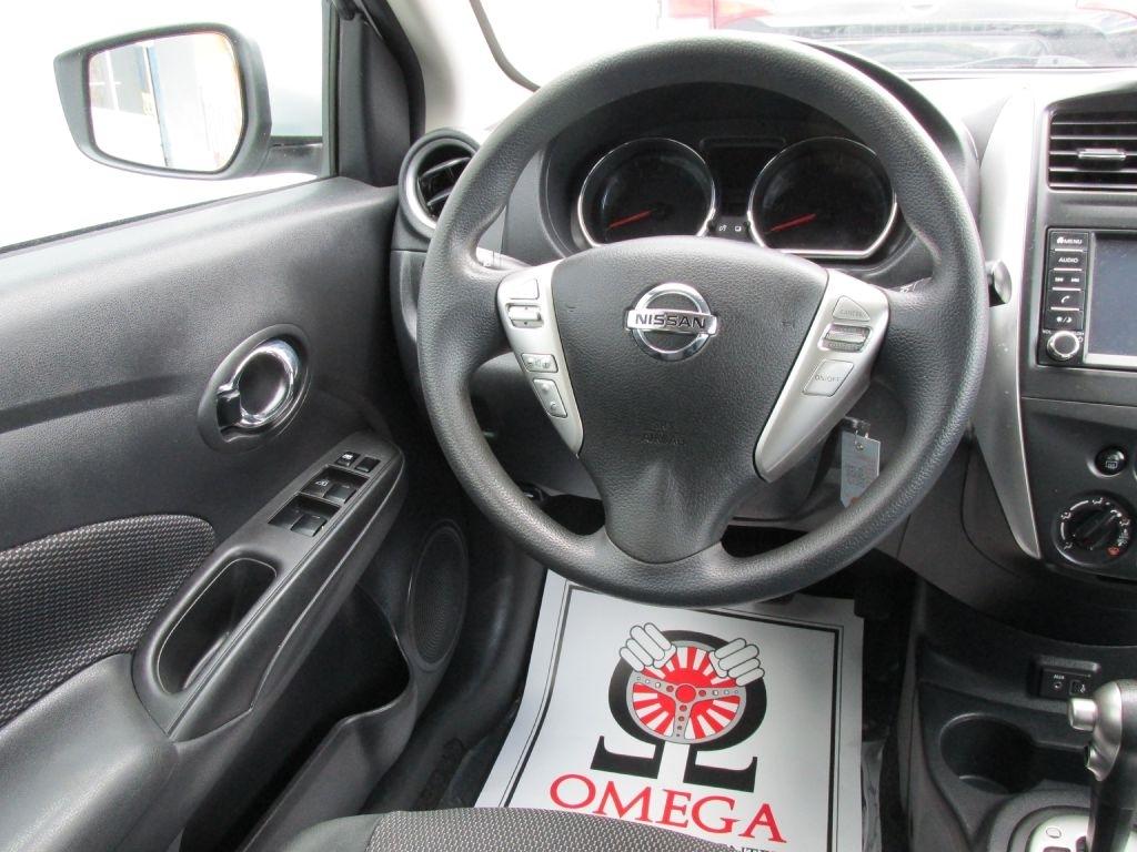 Nissan Versa  2019