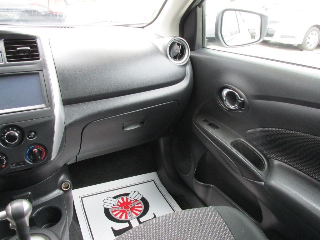 Nissan Versa  2019