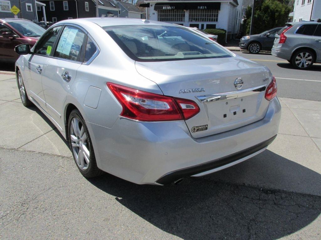 Nissan Altima  2016