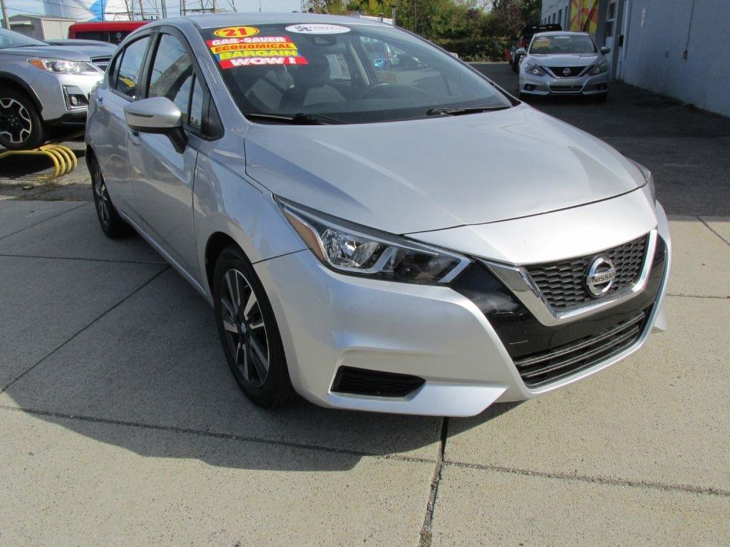 Nissan Versa  2021
