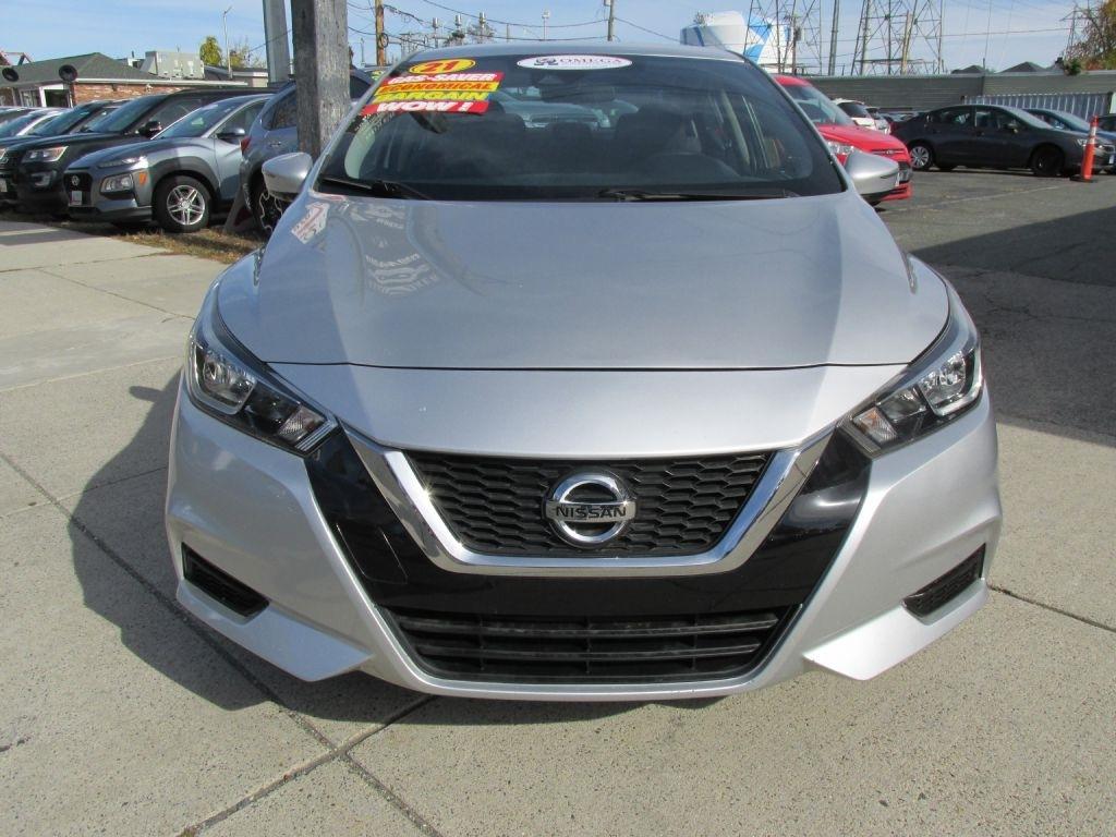Nissan Versa  2021