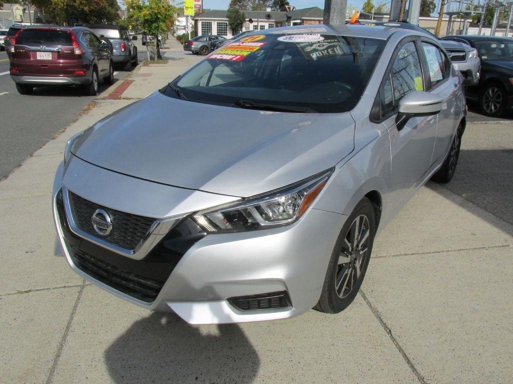 Nissan Versa  2021