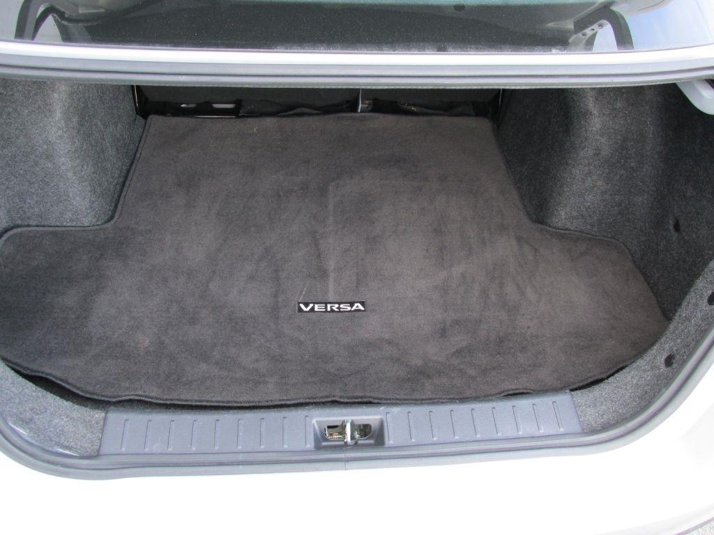 Nissan Versa  2021