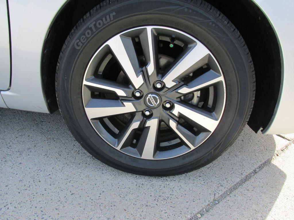 Nissan Versa  2021