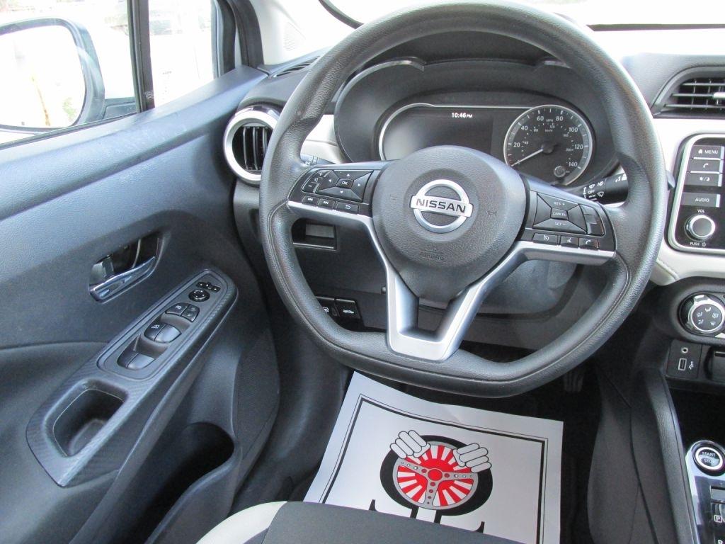 Nissan Versa  2021