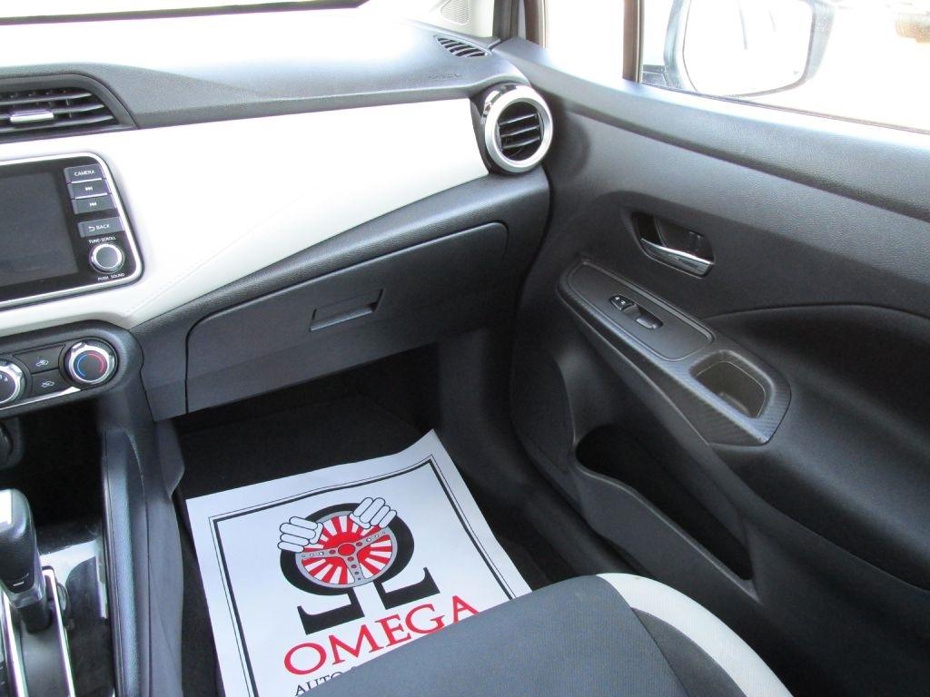 Nissan Versa  2021