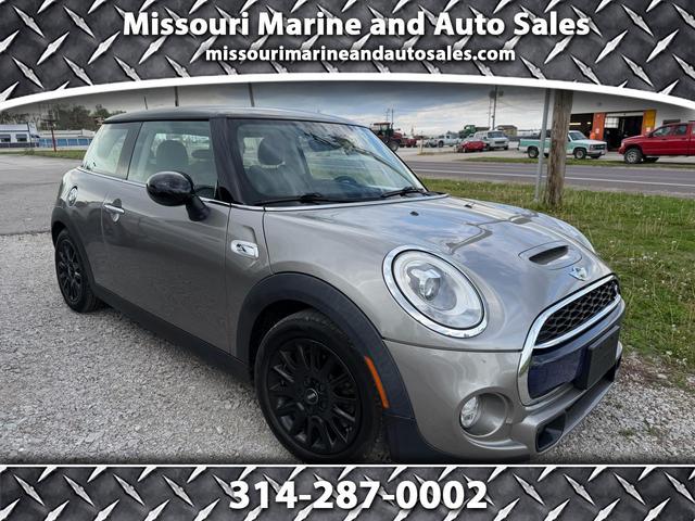 Silver 2017 MINI Cooper S 2-Door Hatchback FWD Hatchback Front-Wheel Drive 7-Speed Automatic