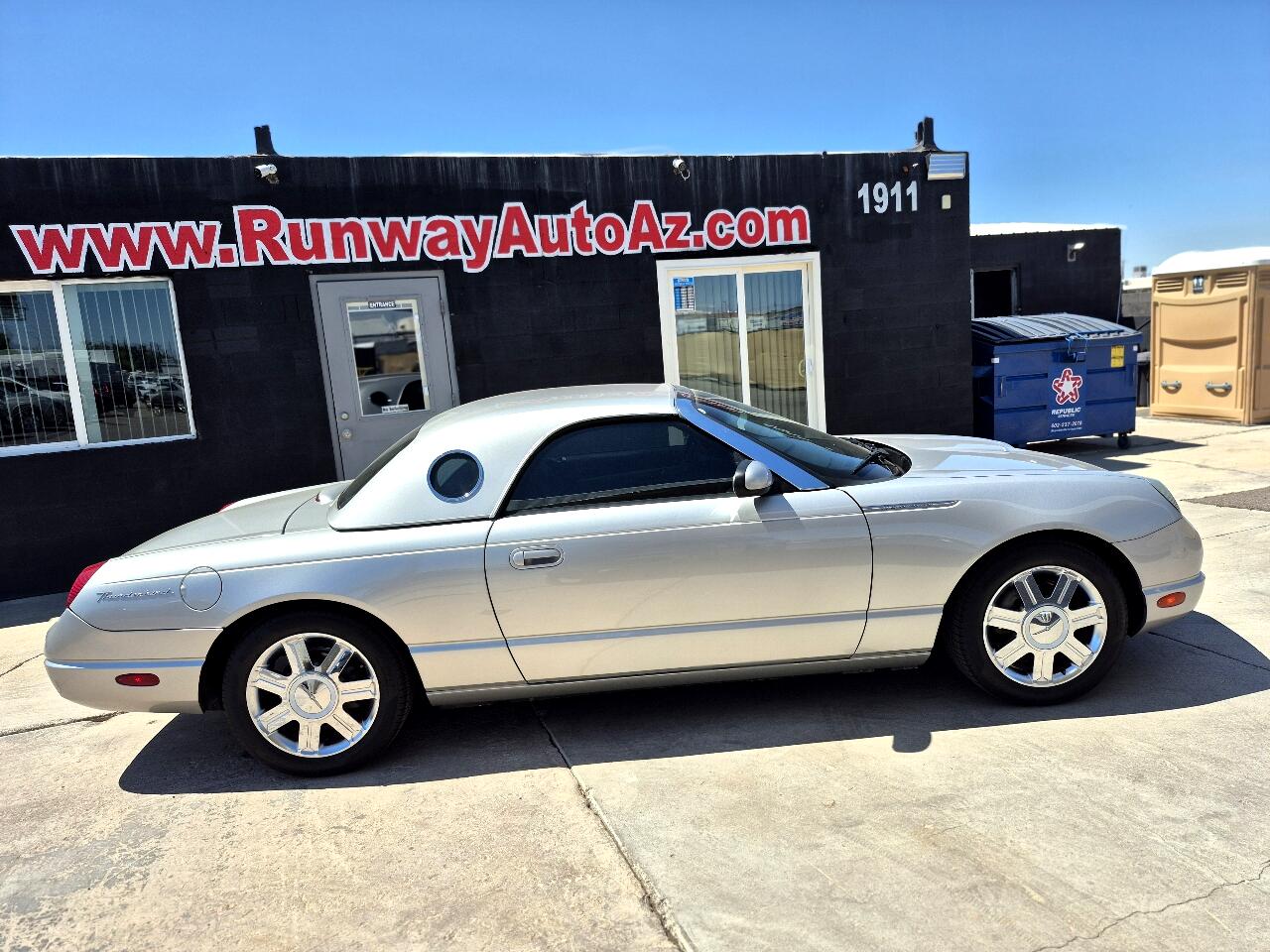 2005 Ford Thunderbird Deluxe photo 2
