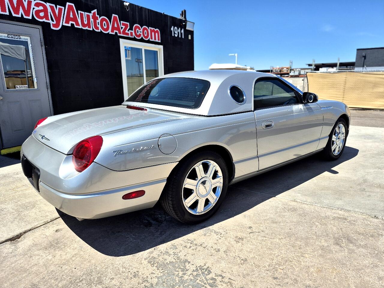 2005 Ford Thunderbird Deluxe photo 3