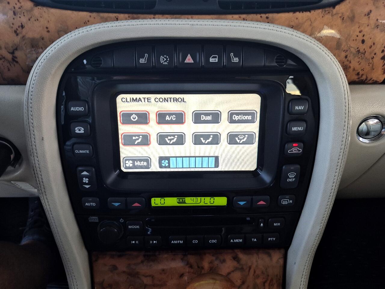 2006 Jaguar XJ Vanden Plas Super V8 LWB photo 11