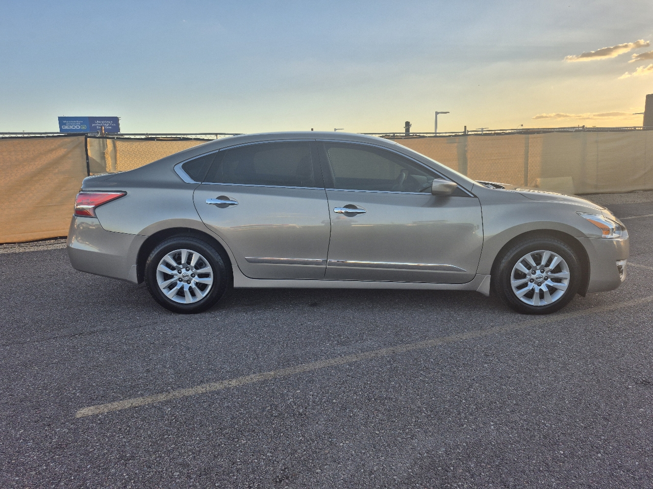 2015 Nissan Altima 2.5 SV photo 2