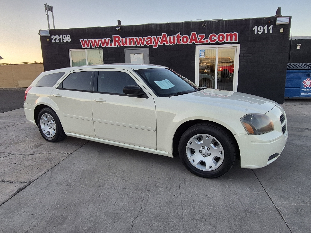 2005 Dodge Magnum SE