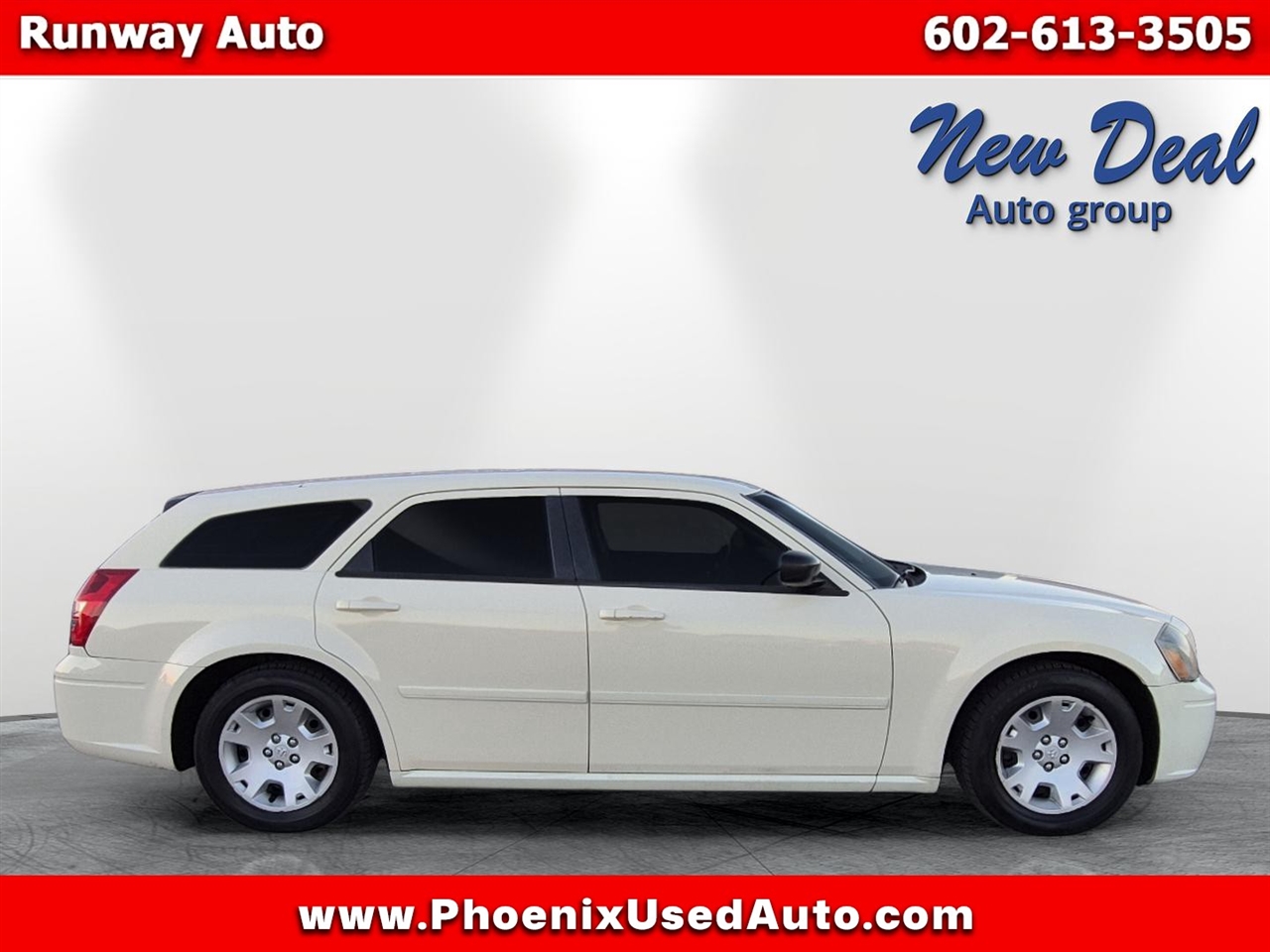2005 Dodge Magnum SE photo 2