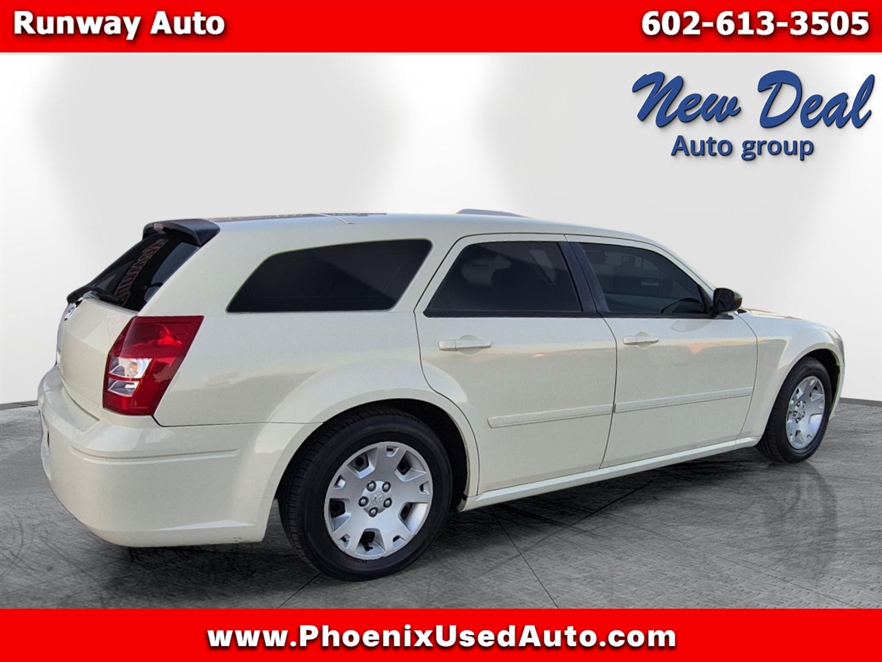 2005 Dodge Magnum SE photo 3