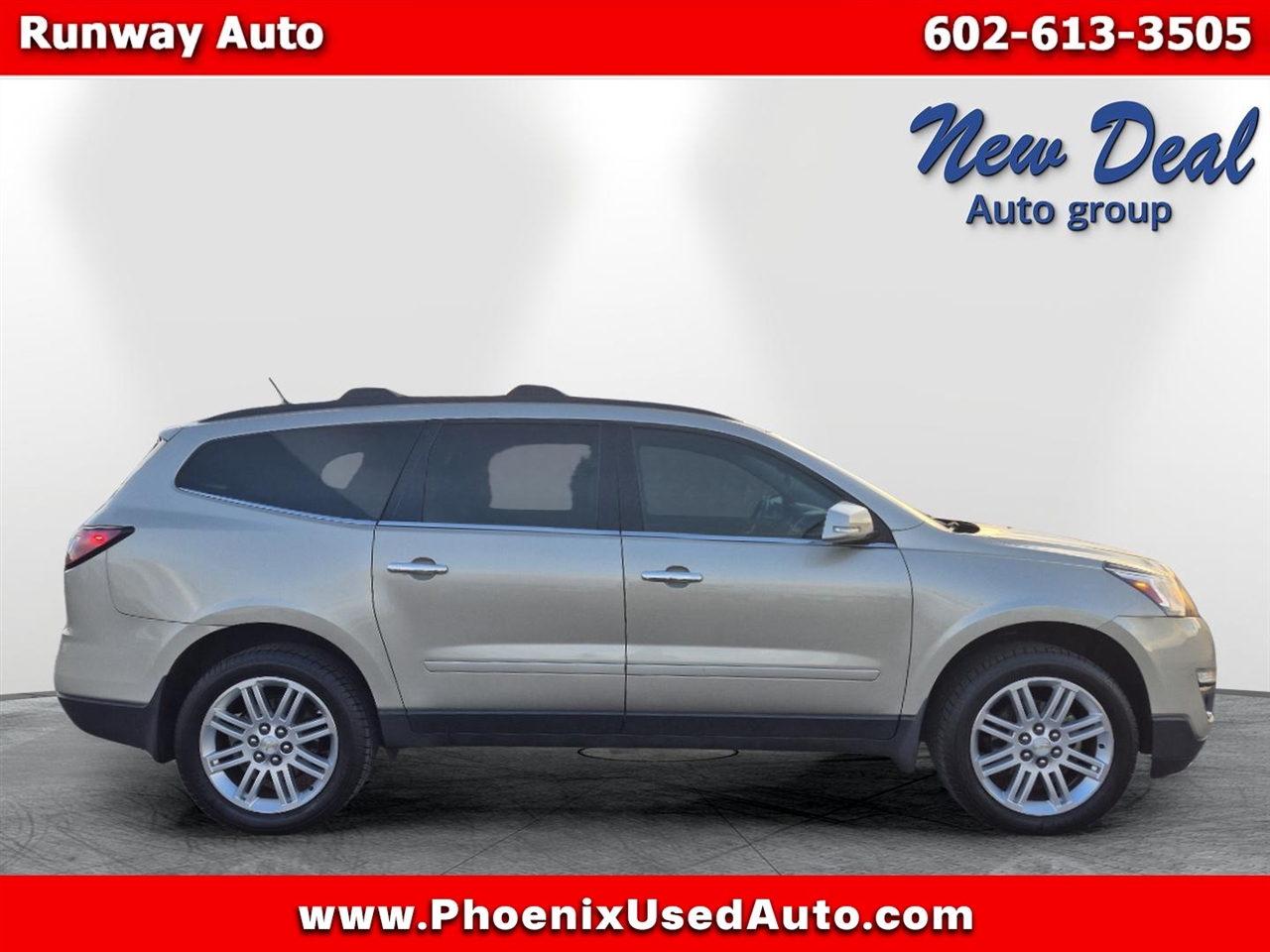 2013 Chevrolet Traverse 1LT photo 2