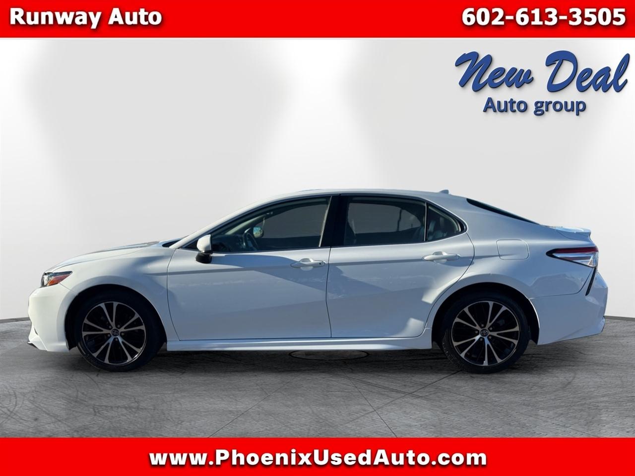 Toyota Camry SE 2020