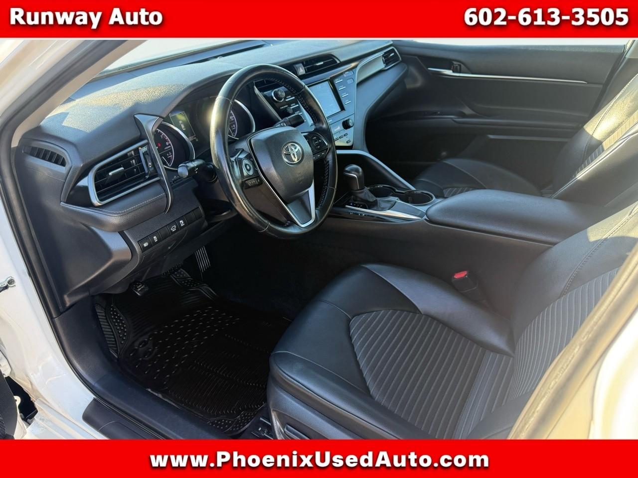 Toyota Camry SE 2020