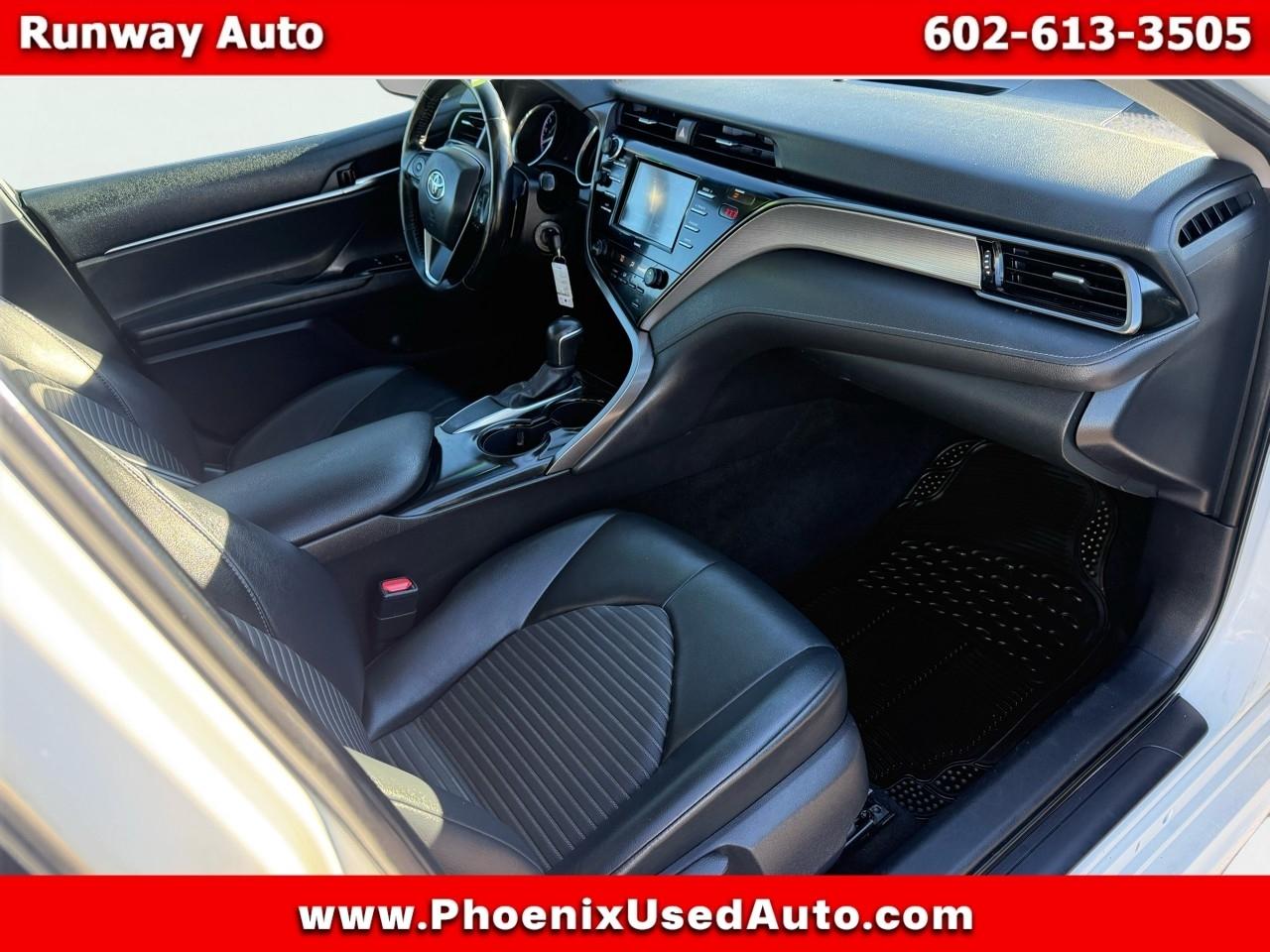 Toyota Camry SE 2020