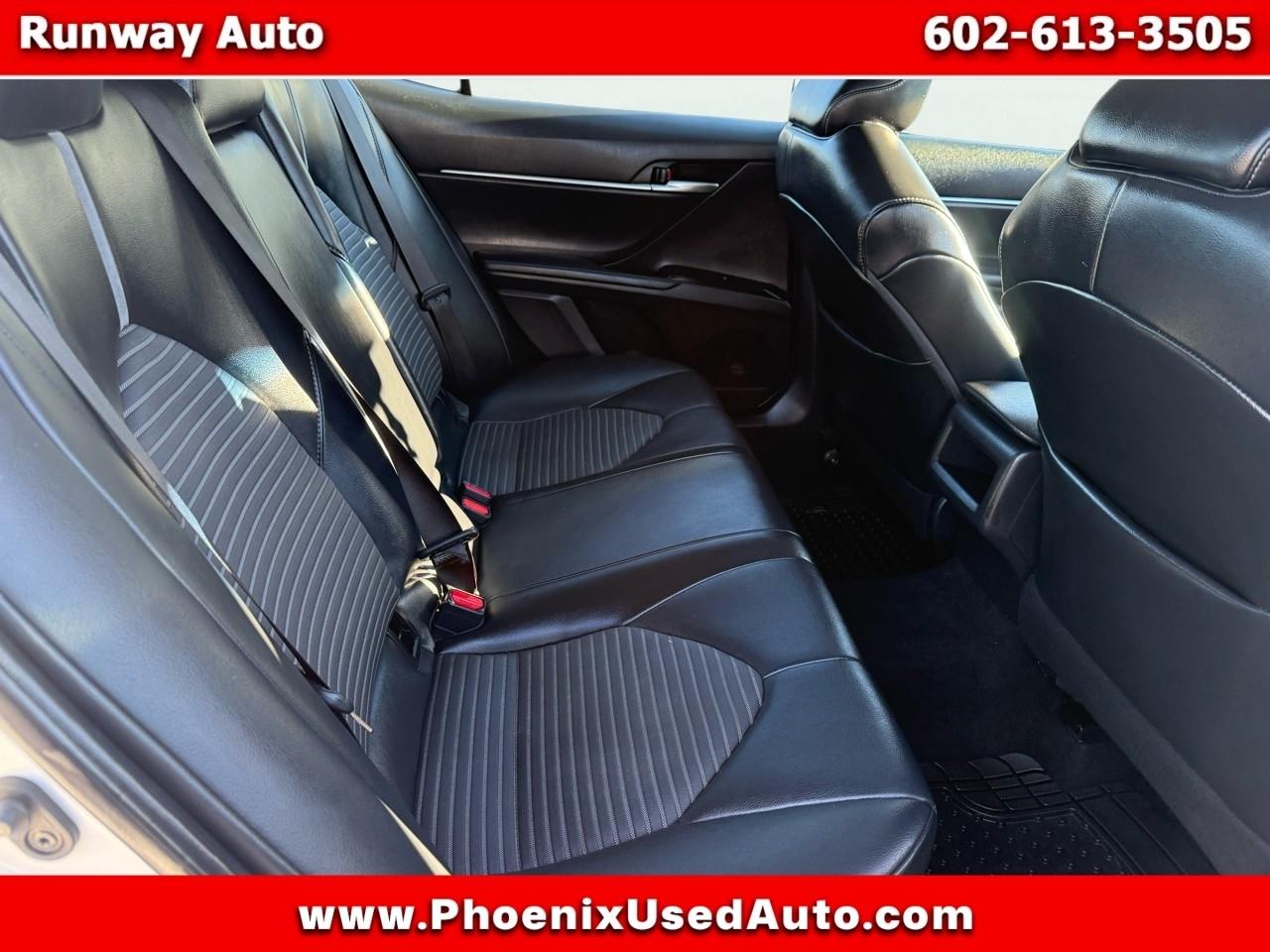 Toyota Camry SE 2020